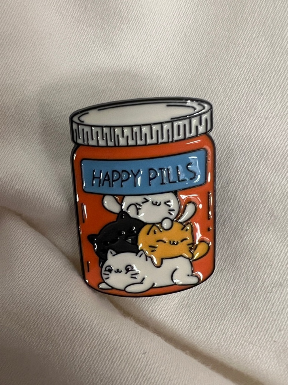 đ§ˇAntidepressant âHappy Pillsâ Cartoon Cat Enamel Pin Brooch in Orange - Picture 2 of 3